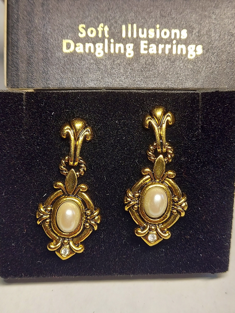 Vintage Avon Soft Illusions Dangling Gold and Pearl Drop Earrings